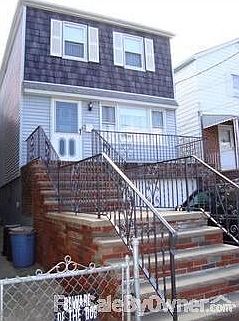 Front of House : Beautifully maintained Single Family House with Garage!