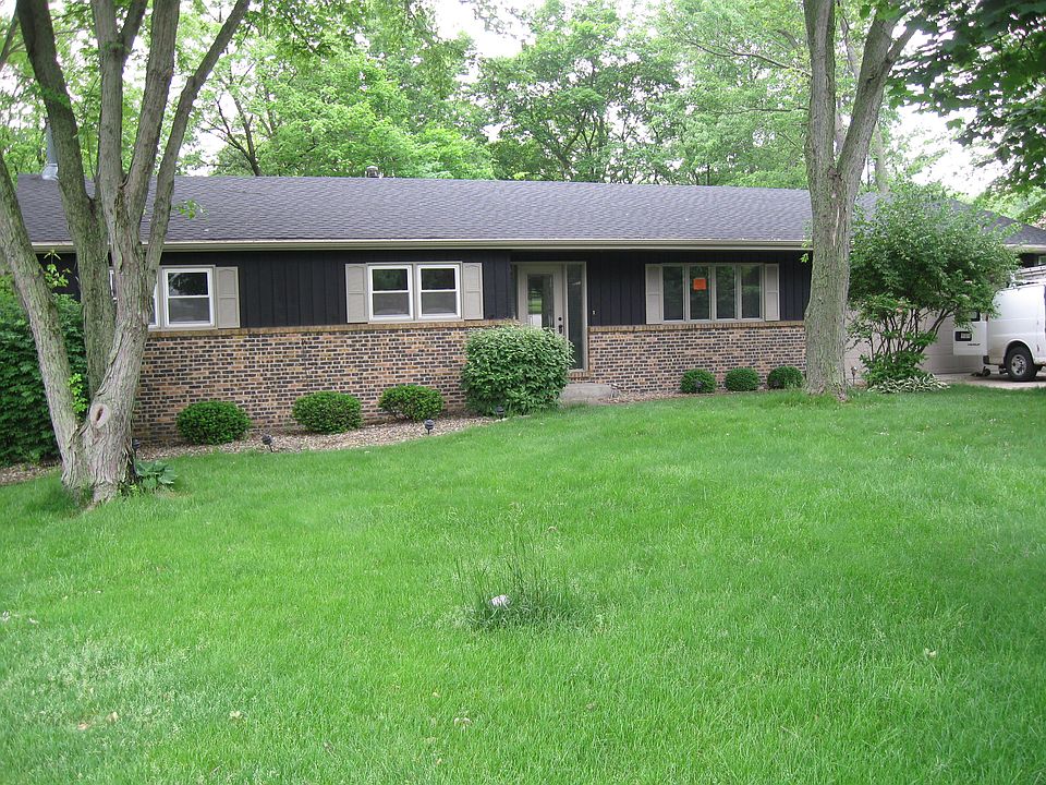 1st image of 2833 N La Salle Dr