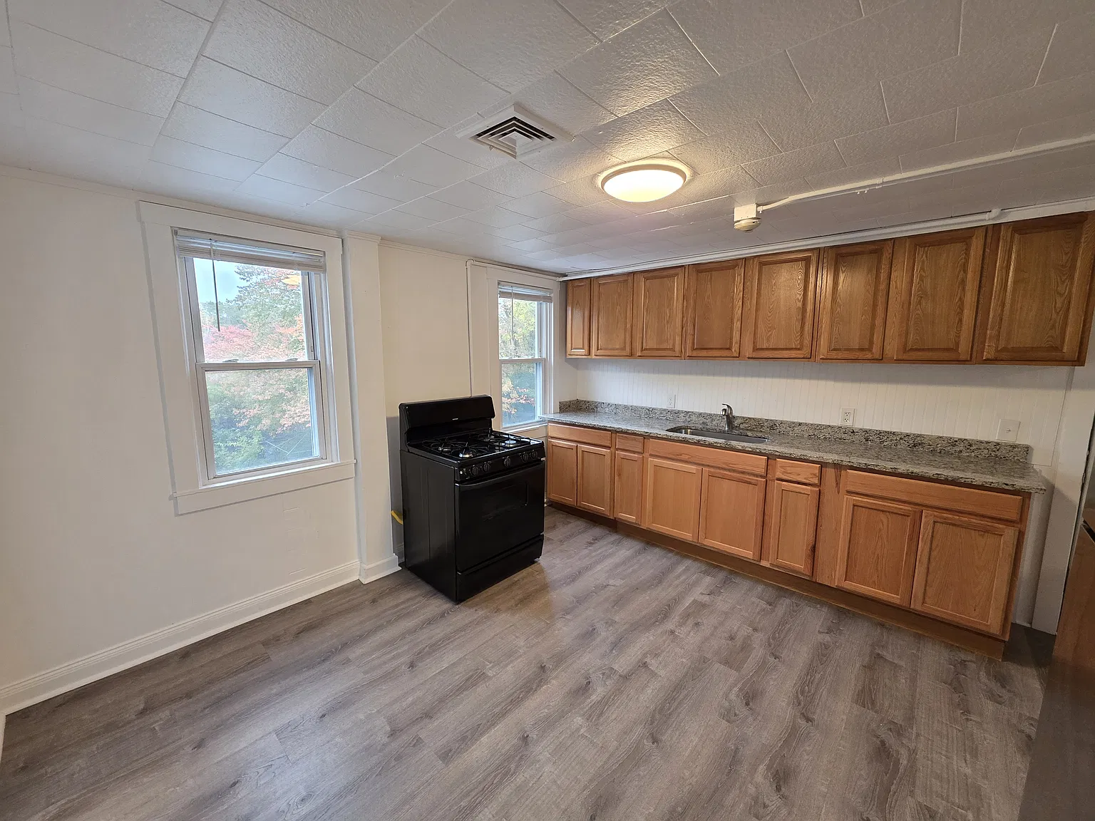 91 Ww Ave 2ndflr 2b/1b Updated Freshpaint Petsok Waterviews! Laundry! — Photo 3