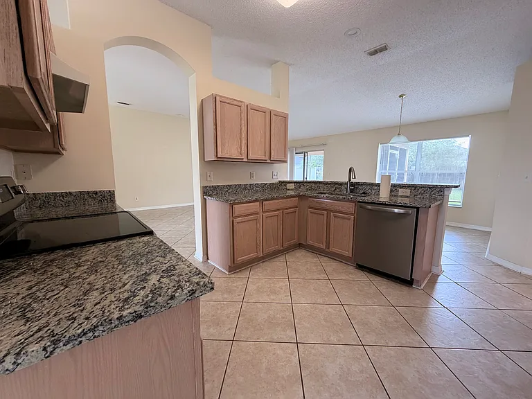 32 Forest Grove Dr — Photo 6