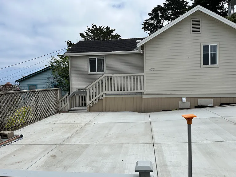 623 Hawthorne St — Photo 12