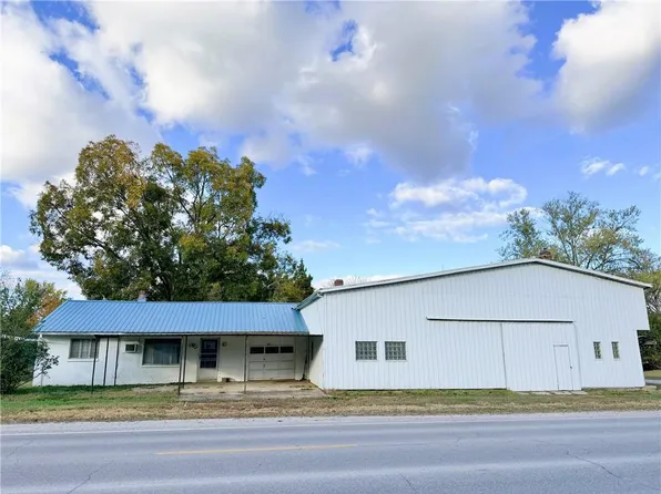 424 E Walnut St, Rich Hill, MO 64779