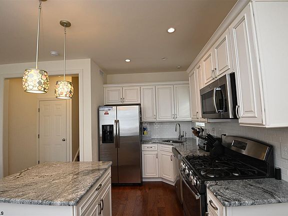 4th image of 1552 Asbury Ave APT 1