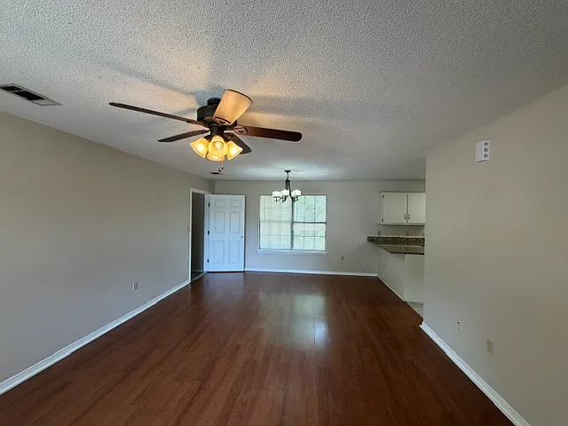 501 E Robinson Ave — Photo 2