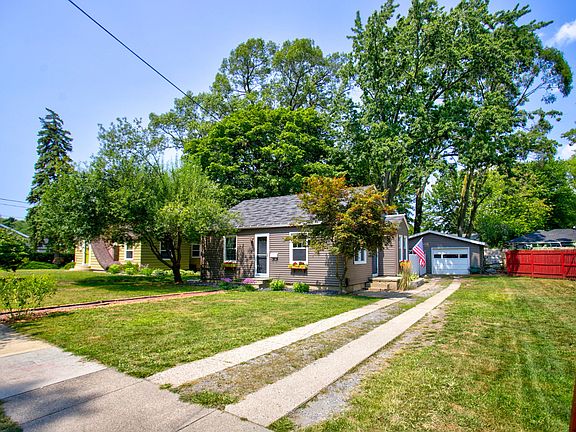 523 Franklin Street, Spring Lake MI 49456 | Exterior | Front Yard + Driveway