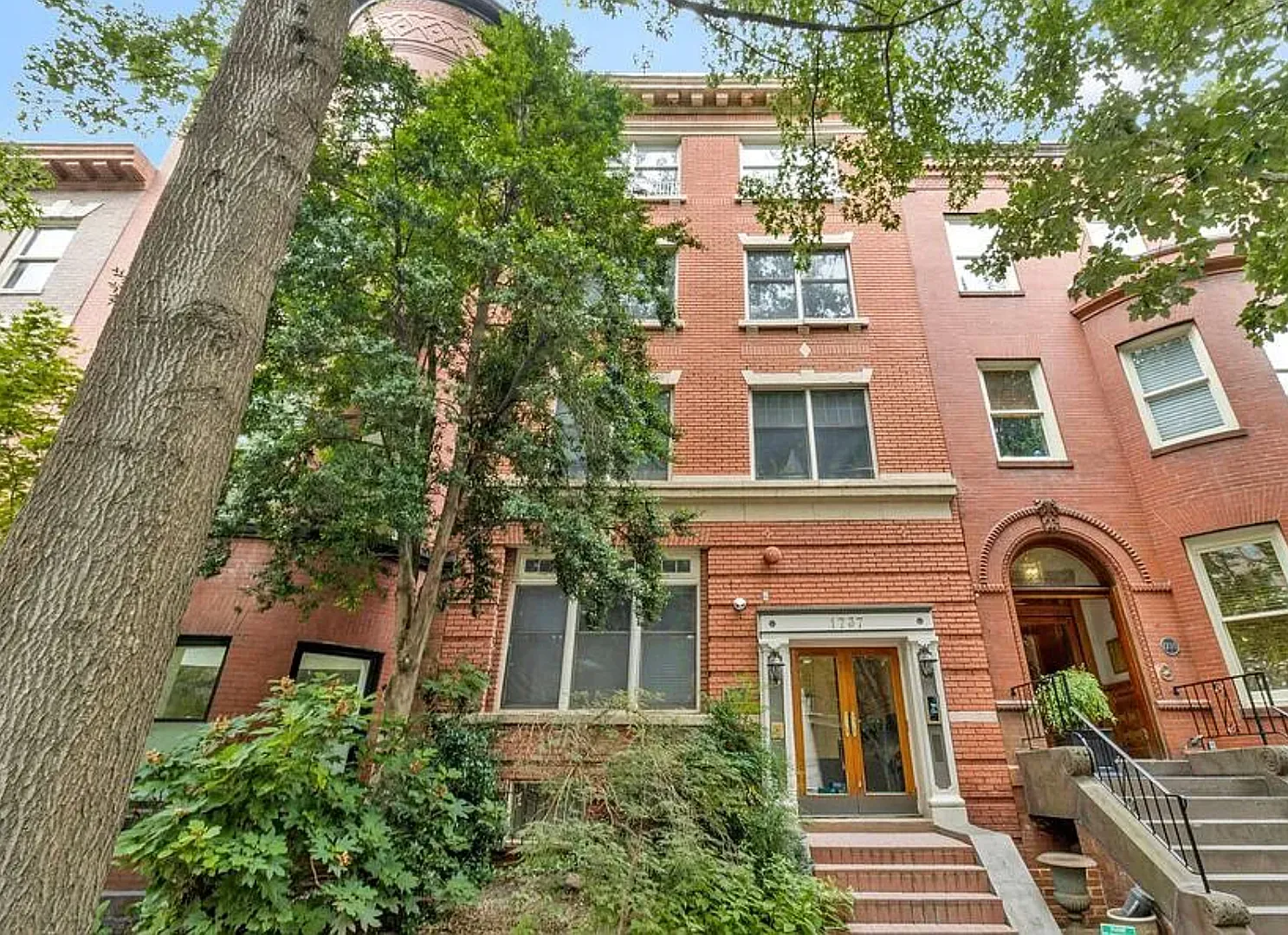 Available Now! Charming Home in the Heart of Dupont Circle — Photo 2