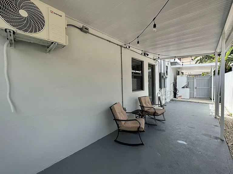 2902 SW 23rd St — Photo 3