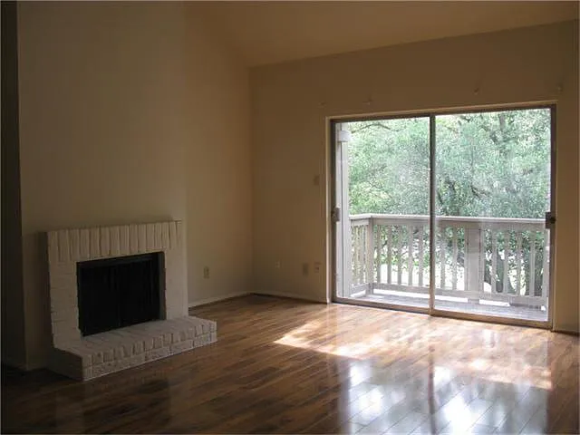 1 bed, 1.0 bath, 919 sqft, $1,350 — Photo 4