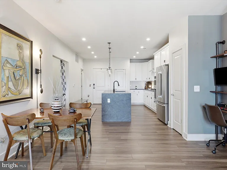 100 Saint Ives Pl #403 — Photo 4