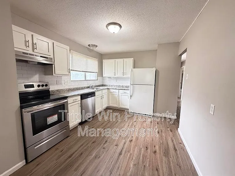 2372 Rockymont Dr — Photo 15