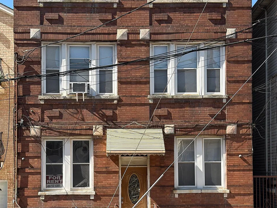 7 Skillman Ave #2R