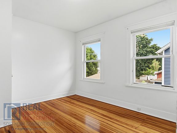 5th image of 92 Aldine Ave #2