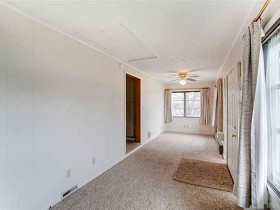 5th image of 696 Shedborne Ave