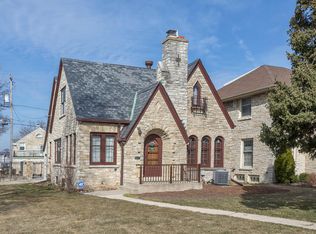 871 S 76th St, West Allis, WI 53214