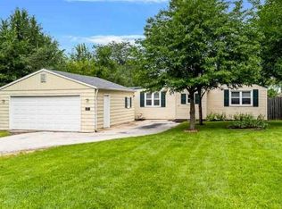 172 E Greenview Ave, Machesney Park, IL 61115