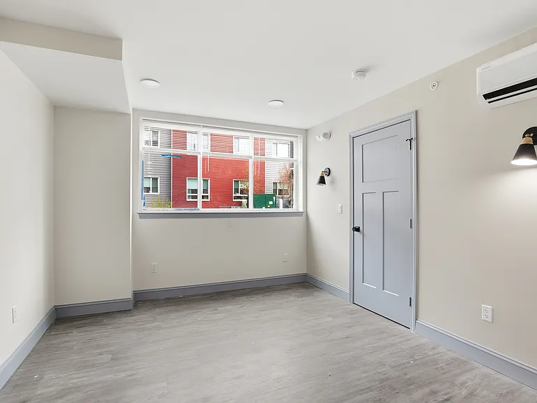 114 N Franklin St — Photo 10