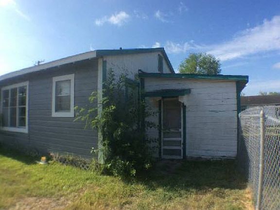 5th image of 530 W 10th St