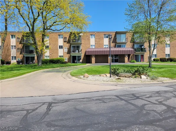 1305 S Lake Wilmer Dr #303A, Sandusky, OH 44870