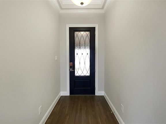 4th image of 619 Race Ct
