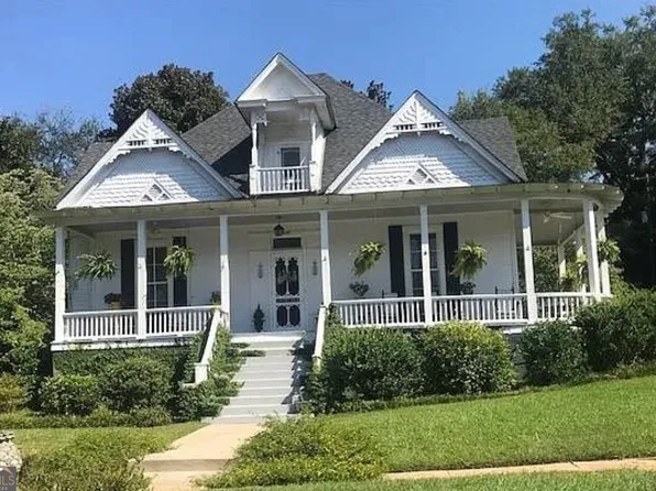 509 E 7th St, West Point, GA 31833