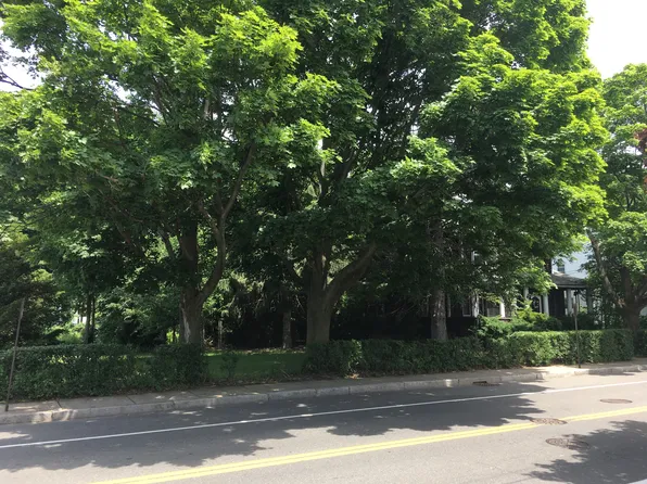 14 Sylvan St, Melrose, MA 02176