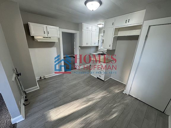 4th image of 2525 S Rotherwood Ave