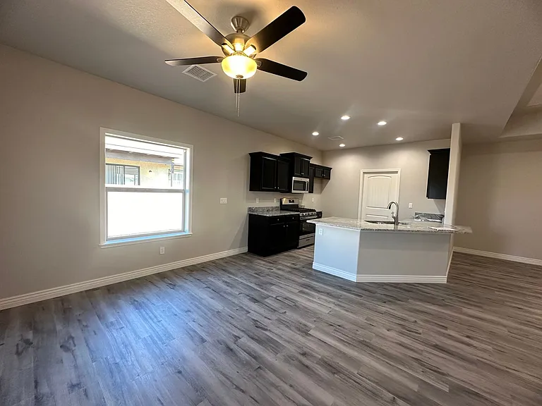 2743 Chambers Ave — Photo 53