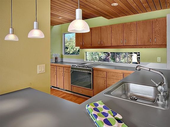 3rd image of 12228 Greenwood Ave N #2