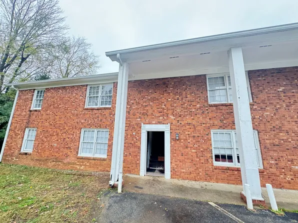 121 Briarcliff Dr, Kannapolis, NC 28081