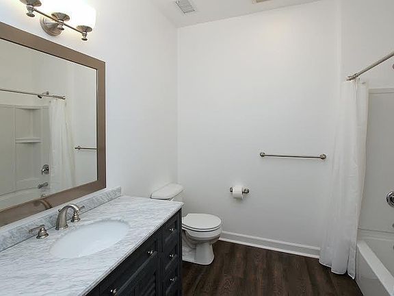 5th image of 860 College Ave