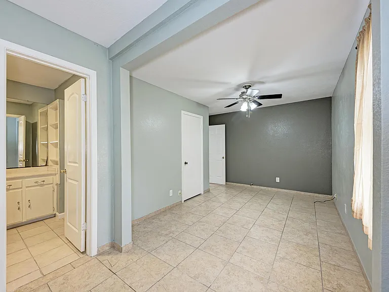 4701 Bandera Rd — Photo 25