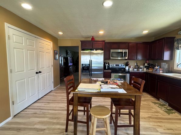 804 W Central Ave, Minot, ND 58701