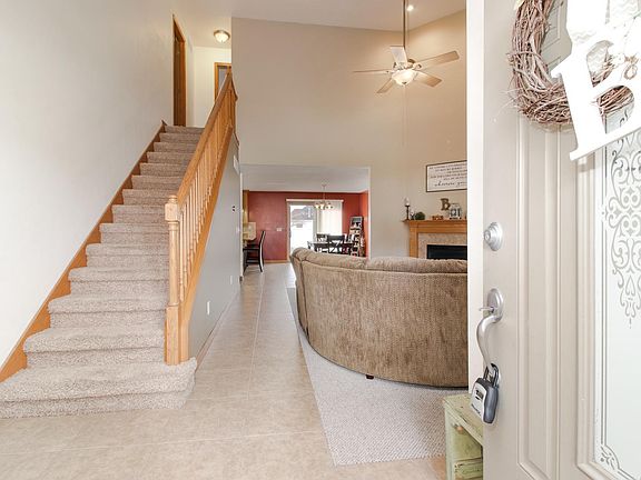 3rd image of 611 N Cimmeron Dr