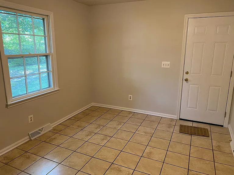 715 Scott Dr — Photo 15