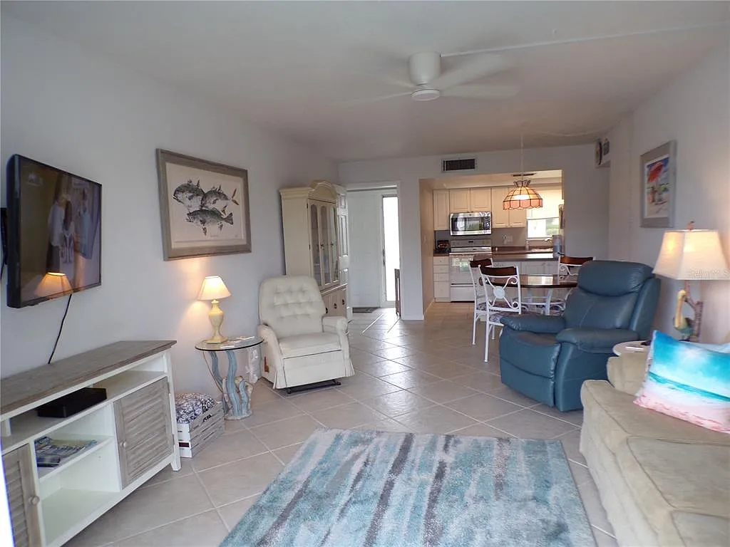 2 bed, 2.0 bath, 1114 sqft, $2,200 — Photo 3