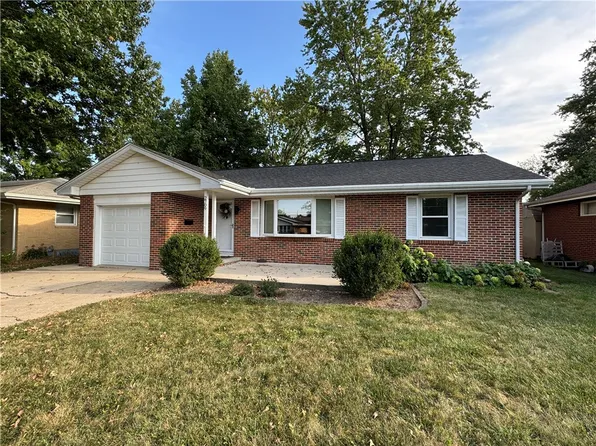 2709 Oak Ave, Mattoon, IL 61938