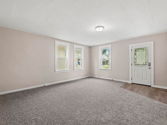 4th image of 372 N Walnut St