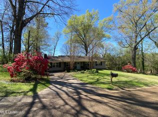 1706 Robin Hood Dr, Yazoo City, MS 39194