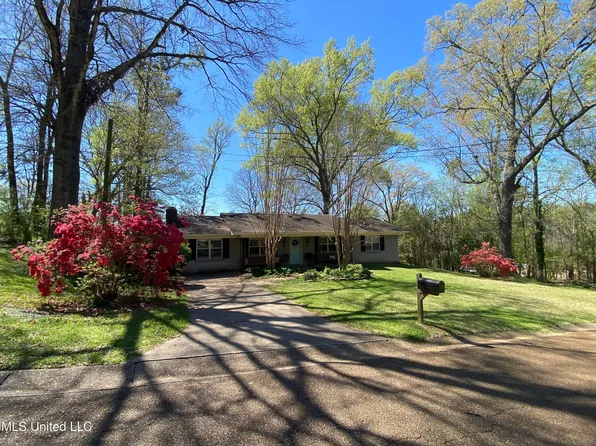 1706 Robin Hood Dr, Yazoo City, MS 39194