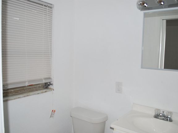 4th image of 1816 E Wood St