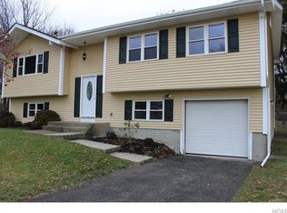 512 Balmoral Cir, New Windsor, NY 12553