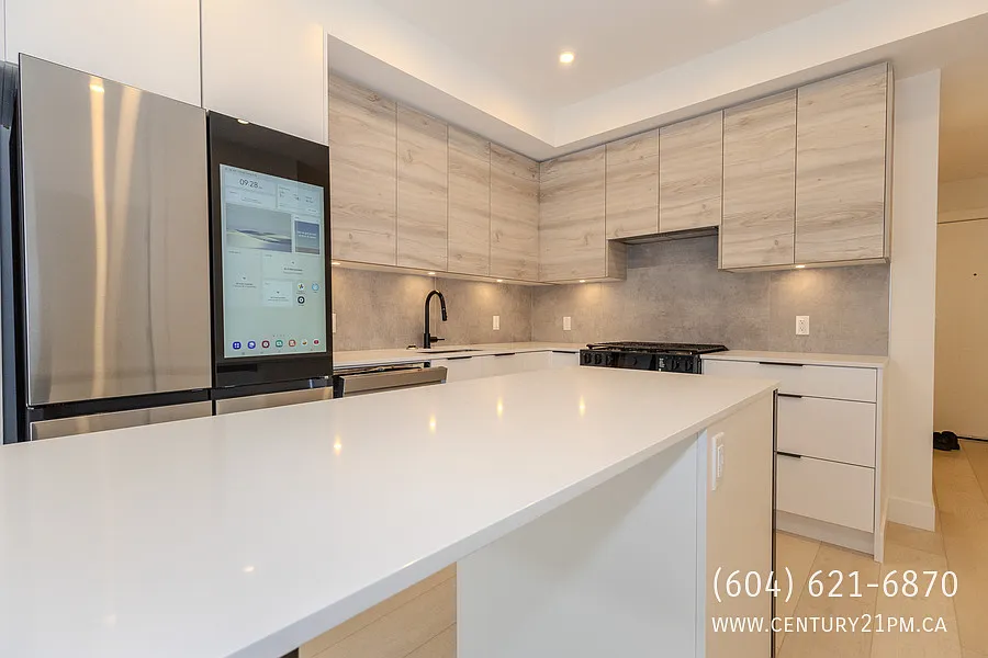 3 bed, 2.0 bath, 1000 sqft, $2,300 — Photo 3