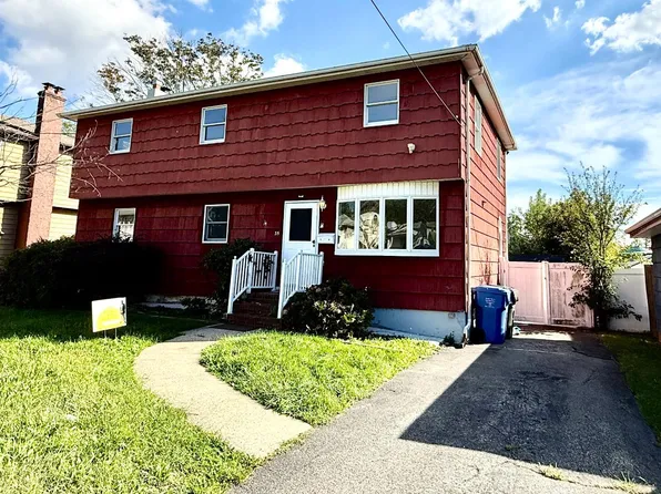 35 Fiat Ave, Iselin, NJ 08830