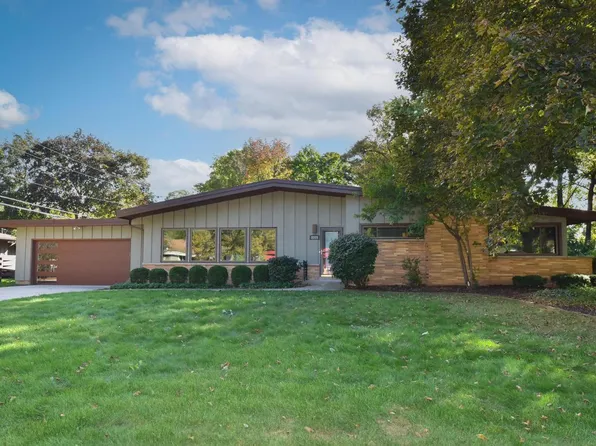 2315 West Apple Tree ROAD, Glendale, WI 53209