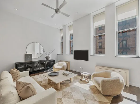 125 E 12th St APT 2A, New York, NY 10003