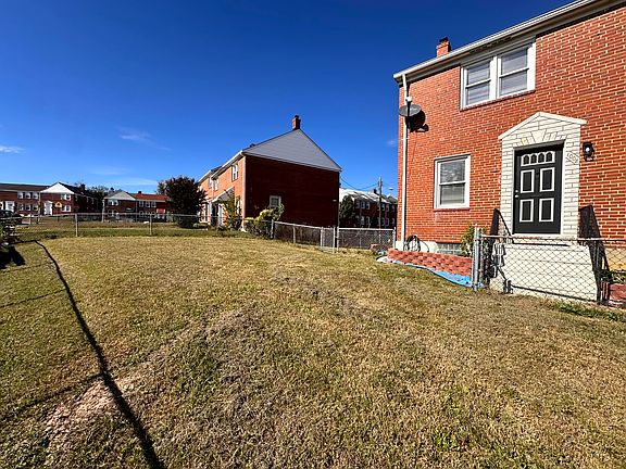 2nd image of 1008 Tunbridge Rd