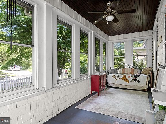 5th image of 823 Columbia Ave