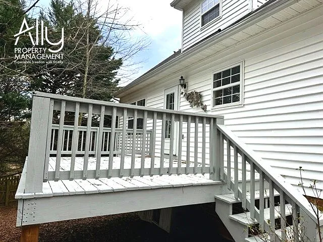 1003 Wintergreen Ln — Photo 9