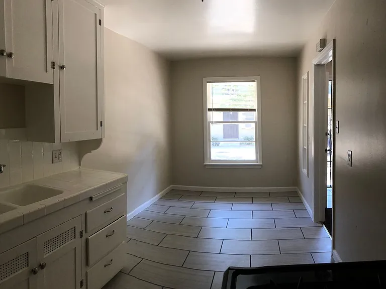 Elm Gate Apartments — Photo 16