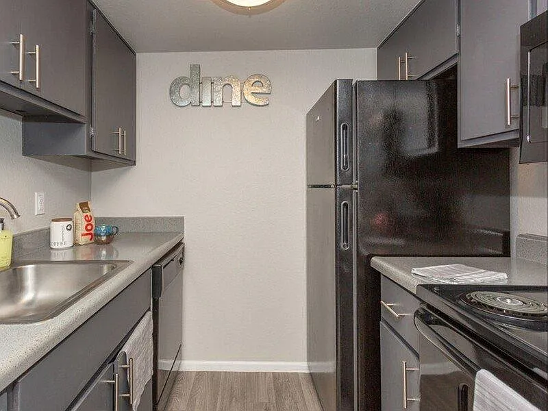 Sun Wood Apartments — Photo 1